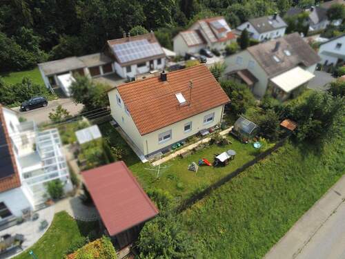 Luftbild - Geräumiges EFH mit viel Platz für die Familie