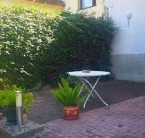 Sehr schöne 2-Raum-Wohnung (38 m²) mit moderner Einbauküche und Mietergarten - Meerane