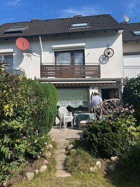 Hausansicht - 4 Zimmer Reihenmittelhaus in Hamburg Rahlstedt