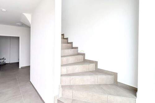 Eingang u. Treppe - 3 Zimmer Etagenwohnung zum Kaufen in Wrestedt