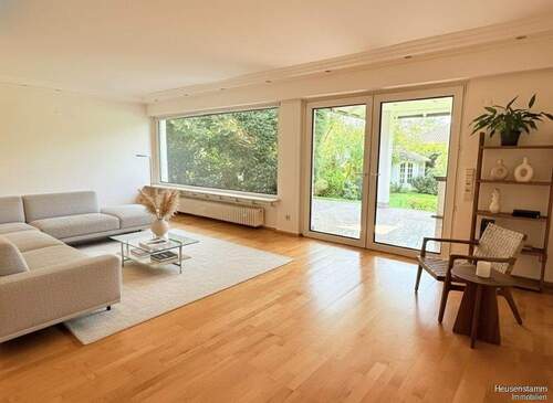 Wohnzimmer visualisiert - 4 Zimmer Bungalow in Heusenstamm