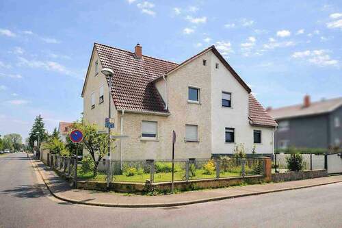 Frontansicht Haus - linke Seite - Top Lage in Dietzenbach - Wo Kinder draußen groß werden und Eltern ihr Zuhause gestalten