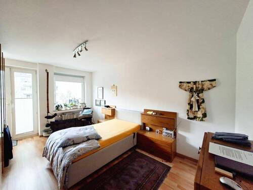 Schlafzimmer mit Zugang zum Balkon - 