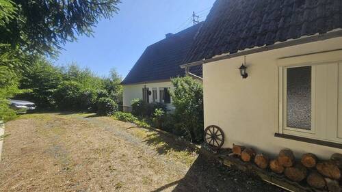 Vorgarten - 7 Zimmer Einfamilienhaus zum Kaufen in Daaden