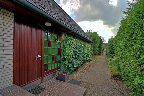 Aussen Hauseingang - 7 Zimmer Mehrfamilienhaus, Wohnhaus zum Kaufen in Jesteburg