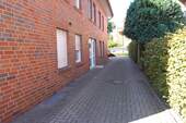 Einfahrt und Eingangsbereich - Etagenwohnung mit 66,00 m² in Lingen (Ems) zum Kaufen