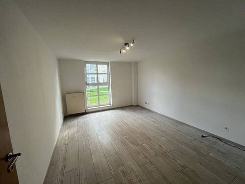 Wohn- und Schlafzimmer - 