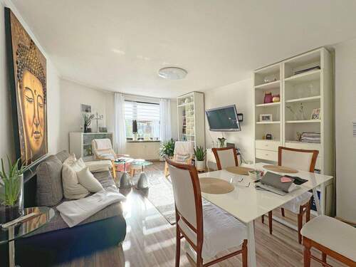 Wohnzimmer - 3 Zimmer Etagenwohnung zum Kaufen in Bremen