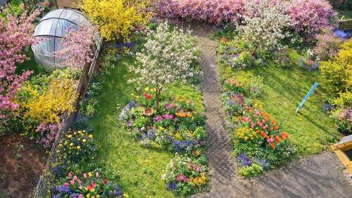 Blick vom Balkon in den Garten - 