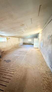 Heu + Maschienenlager - 