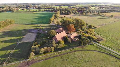 Luftbild - Pferdehof zu verkaufen - 475.000,00 EUR Kaufpreis, ca.  360,00 m² Wohnfläche