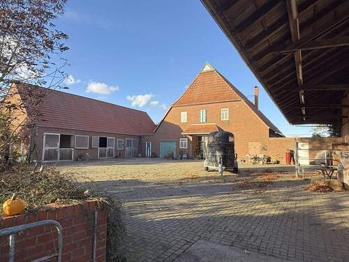 Innenhof - 7 Zimmer Einfamilienhaus in Martfeld