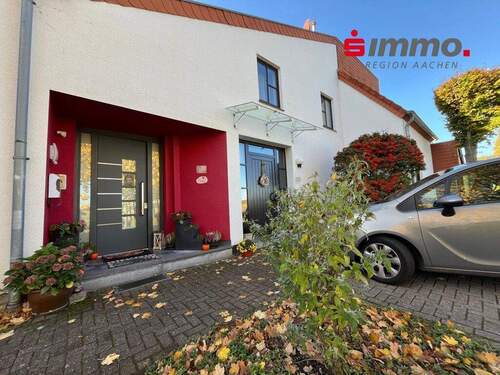 Titelbild - Bezugsfreies Einfamilienhaus mit Carport in verkehrsberuhigter Sackgasse