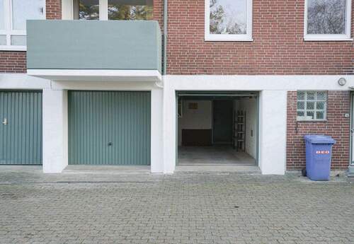 Rückansicht/ Garage - 