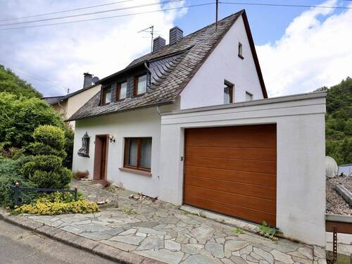Außenansicht - Ihr neues Zuhause mit Potenzial - freistehendes Einfamilienhaus in ruhiger Lage von Zell an der Mosel