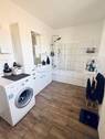Badezimmer mit Waschmaschine - 