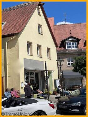 Bild 1 - 499.000,- für 281 qm Altstadthaus mit 6 Wohn,- + 1 Gewerbeeinheit in 1A Lage und 30.885,- Mietertrag