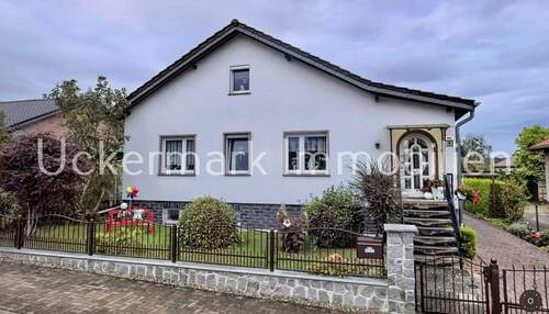Hausansicht - Perfekt für Ihr Familienglück - EFH, Nebengebäude und Grundstück in der Perle der Uckermark