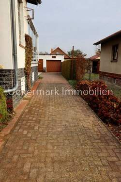 Einfahrt Grundstück - 