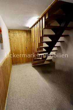 Flur Keller mit Treppe zum HP - 