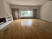 Wohnzimmer mit Stadtblick OG - 7 Zimmer Reihenendhaus in Stuttgart