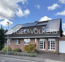 Zweifamilienhaus in Issum - Viel Platz für Ihre Familie, Ihr Büro, Ihre Ideen und eine wunderbare Aussicht! Worauf warten Sie?