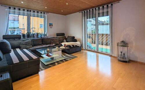 EG Wohnen 1 - 8 Zimmer Mehrfamilienhaus, Wohnhaus in Giengen