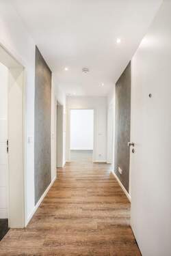 Flur - Schmuckstück in bester Lage - saniert, inkl. Küche und Außenstellplatz!