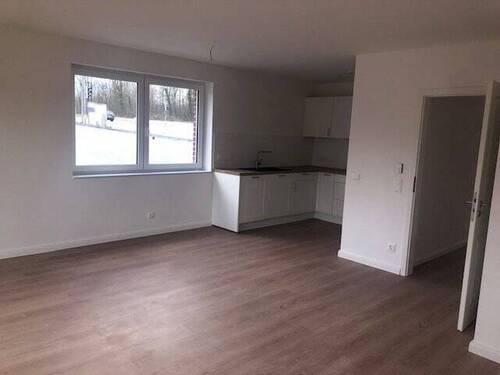 Wohnzimmer mit Blick zur Küche - 