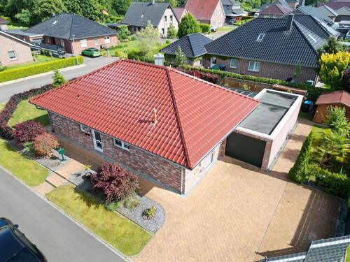 Seitenansicht - Bungalow im Herzen von Ostrhauderfehn