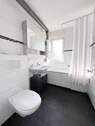 WC - Frisch renovierte 2-Zimmer-Wohnung mit Balkon & Einbauküche - zentral in Pforzheim
