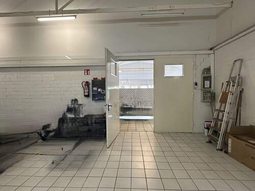 Durchgang Verkaufsraum-Werkstatt - 