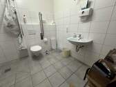 Barrierefreies WC im Mitarbeiterbereich - 