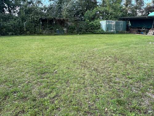 Außenanlagen mit Lager-Platz - 