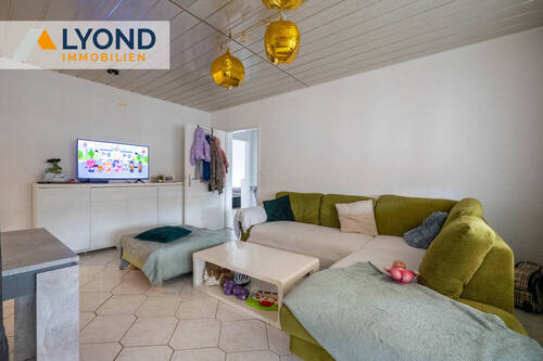 2. Wohnzimmer 2 - 3 Zimmer Etagenwohnung zum Kaufen in Villingen-Schwenningen