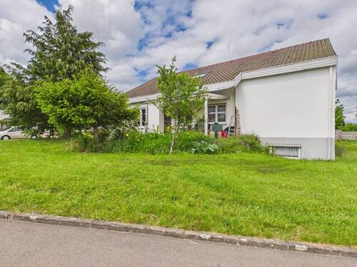 Seitenansicht - Einfamilienhaus mit 259,00 m&sup2; in Rottweil / Bühlingen zum Kaufen