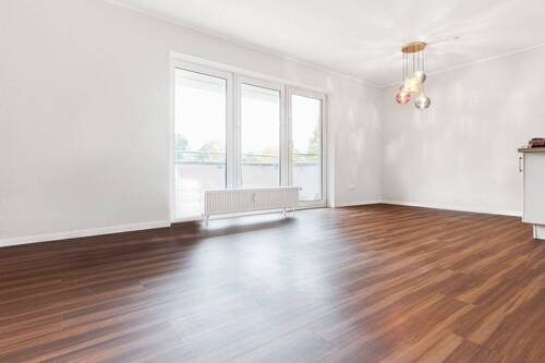 Wohnzimmer - 2 Zimmer Etagenwohnung zum Kaufen in Achim