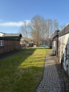 Garten - Mehrfamilienhaus, Wohnhaus in Neumünster zum Kaufen