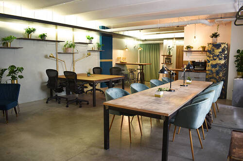 Hot Desk - 