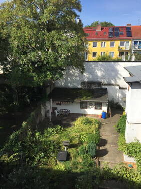 Garten mit Gartenhäuschen - 