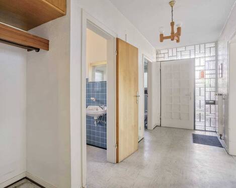 Diele (EG) - 5 Zimmer Doppelhaushälfte in Ratingen
