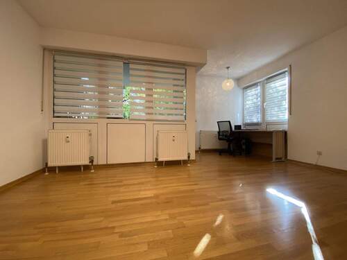 Wohnzimmer - 2 Zimmer Etagenwohnung zur Miete in Erlangen