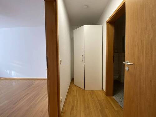 Kleine Diele zwischen SZ und Bad - 