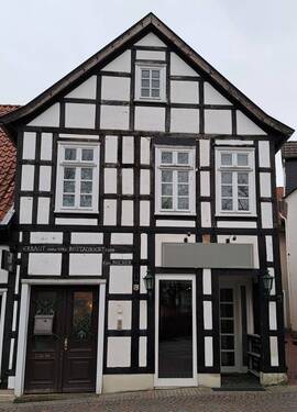 Frontansicht - Innenstadtlage! Büro-Verkaufs- oder Lagerräume: wir vermieten ein kleines Ladenlokal am Museumsplatz