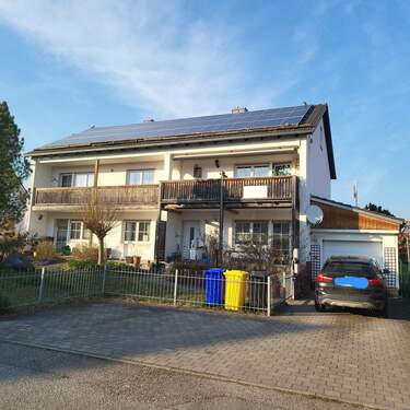 Hausansicht - Großes Ein- Zweifamilienhaus mit Garten, Sauna & Spa Bereich!