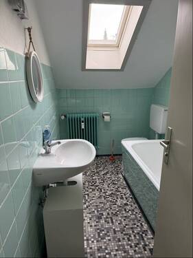 Dachgeschoss: Badezimmer - 
