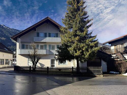 Hausansicht - 8 Zimmer Mehrfamilienhaus, Wohnhaus in Oberammergau