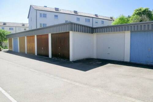Einzelgarage und Stellplatz - 