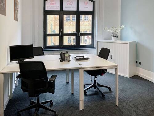 Mittelgroßen Büro 1.jpg - Privater Büroraum für 3 Personen in Regus Leuchtenfabrik