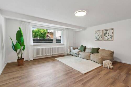 Wohnzimmer 1 - Frisch sanierte 2-Zimmer-Wohnung in Alt-Hürth - Einziehen und Wohlfühlen oder vermieten!